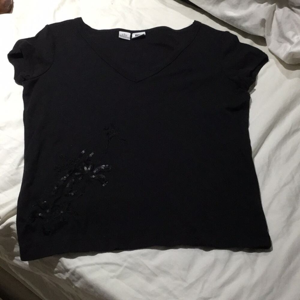 DKNY black V neck 💯cotton bejeweled t L worn once